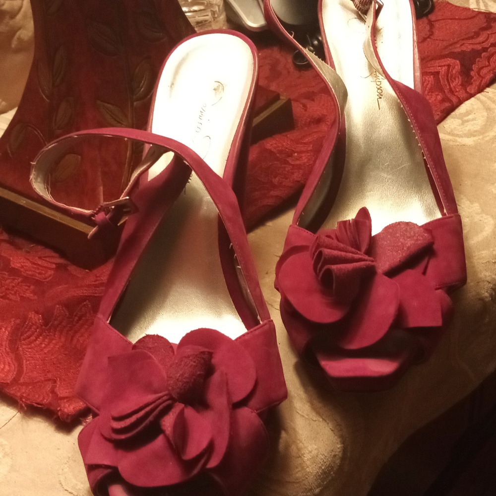 Jessica Simpson women heels, low platform like bottom raspberry color, 9 1/2
